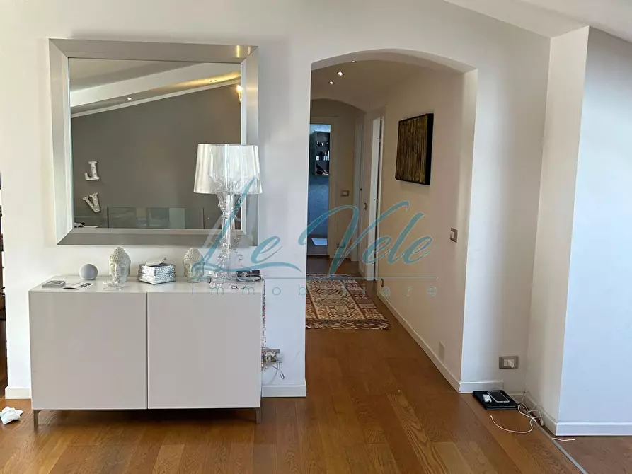 Immagine 2 di Appartamento in vendita  a Massa