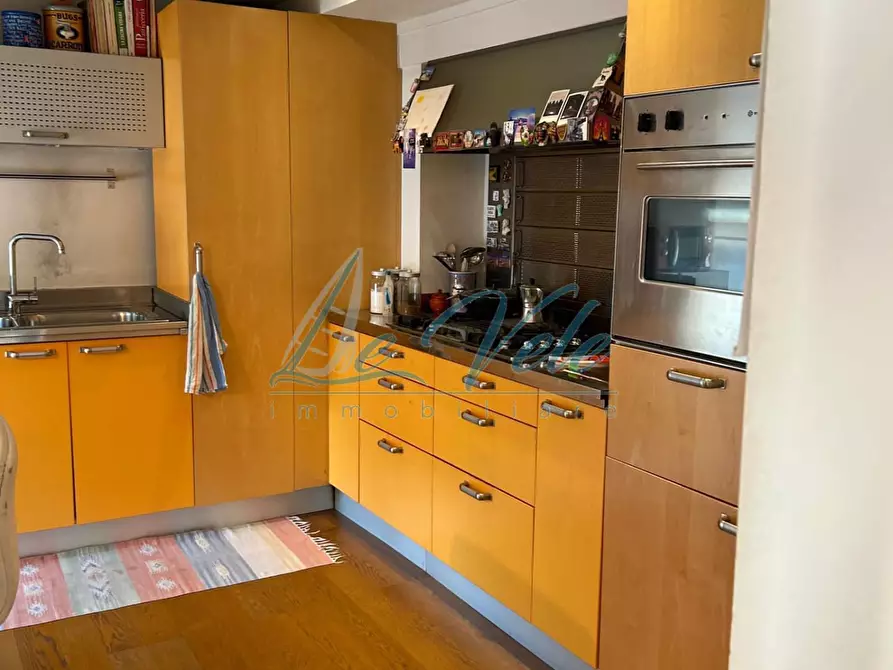 Immagine 3 di Appartamento in vendita  a Massa