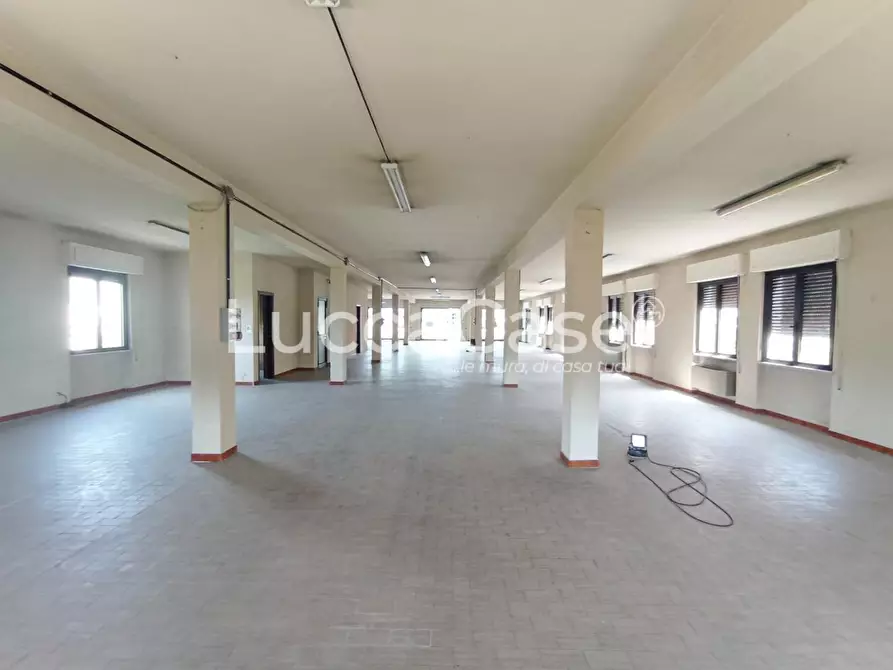 Immagine 7 di Locale commerciale in affitto  a Capannori