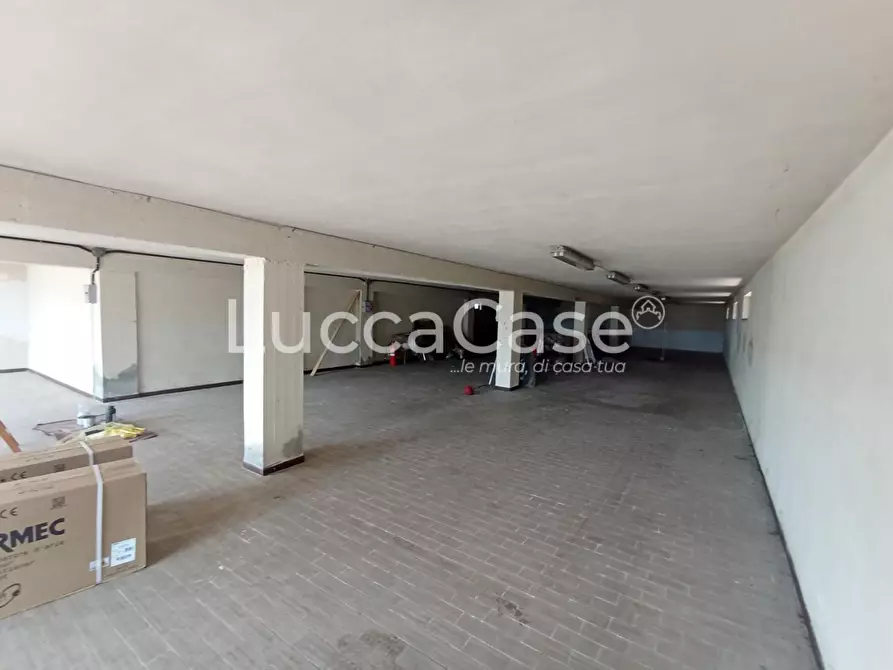 Immagine 13 di Locale commerciale in affitto  a Capannori