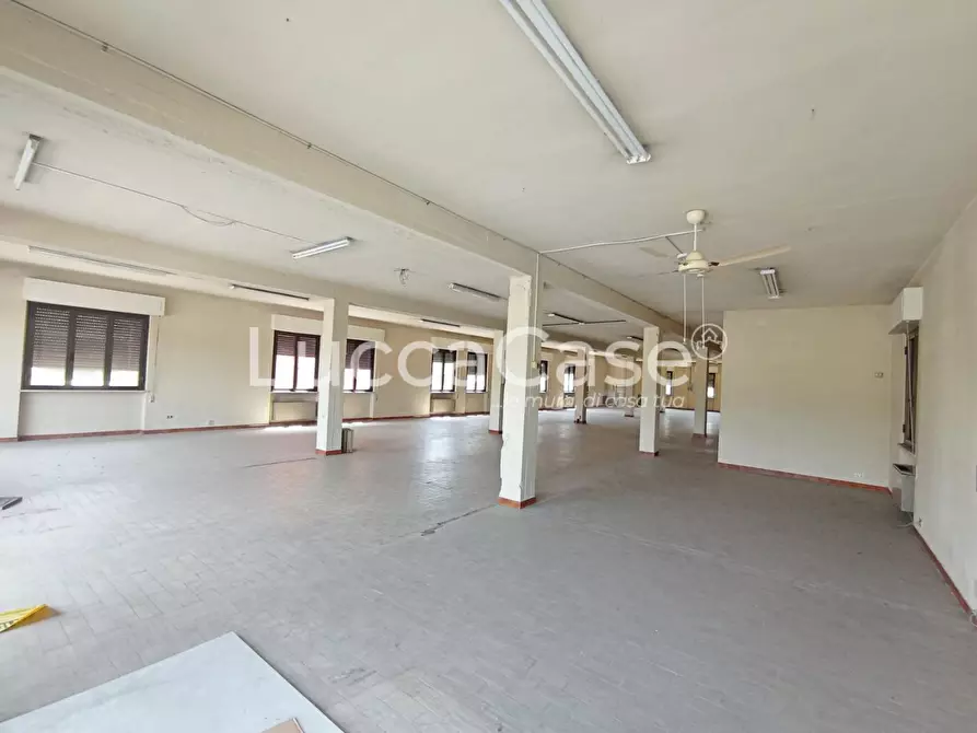 Immagine 3 di Locale commerciale in affitto  a Capannori