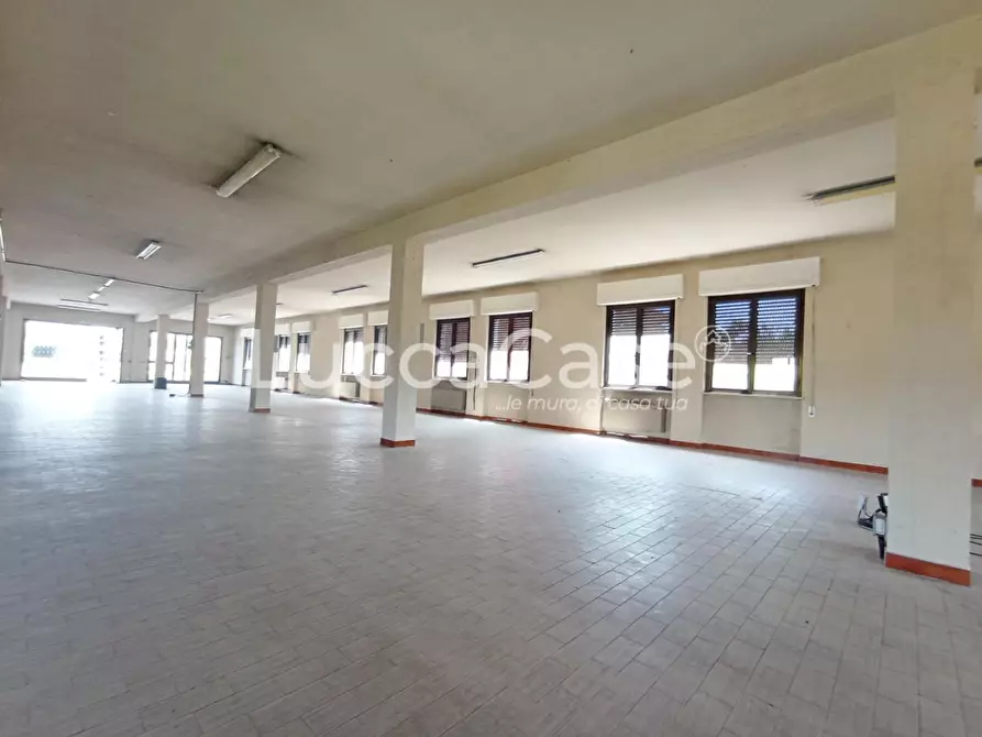 Immagine 5 di Locale commerciale in affitto  a Capannori