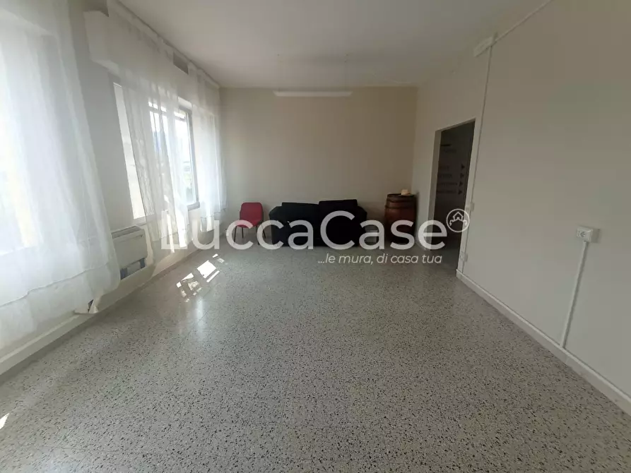 Immagine 14 di Ufficio in affitto  a Lucca