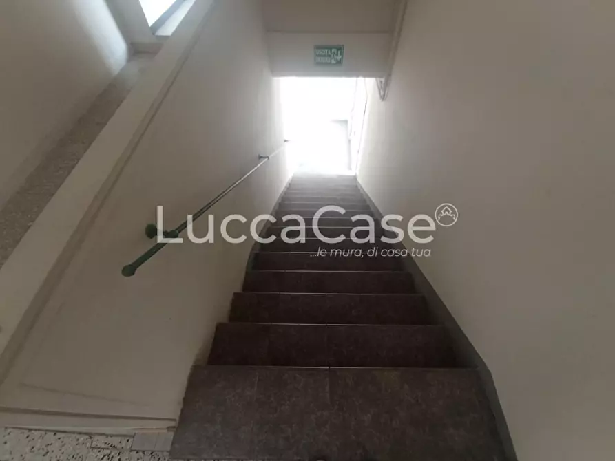 Immagine 21 di Ufficio in affitto  a Lucca