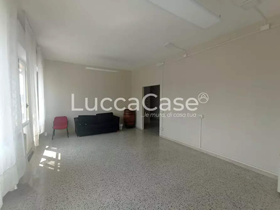 Immagine 13 di Ufficio in affitto  a Lucca
