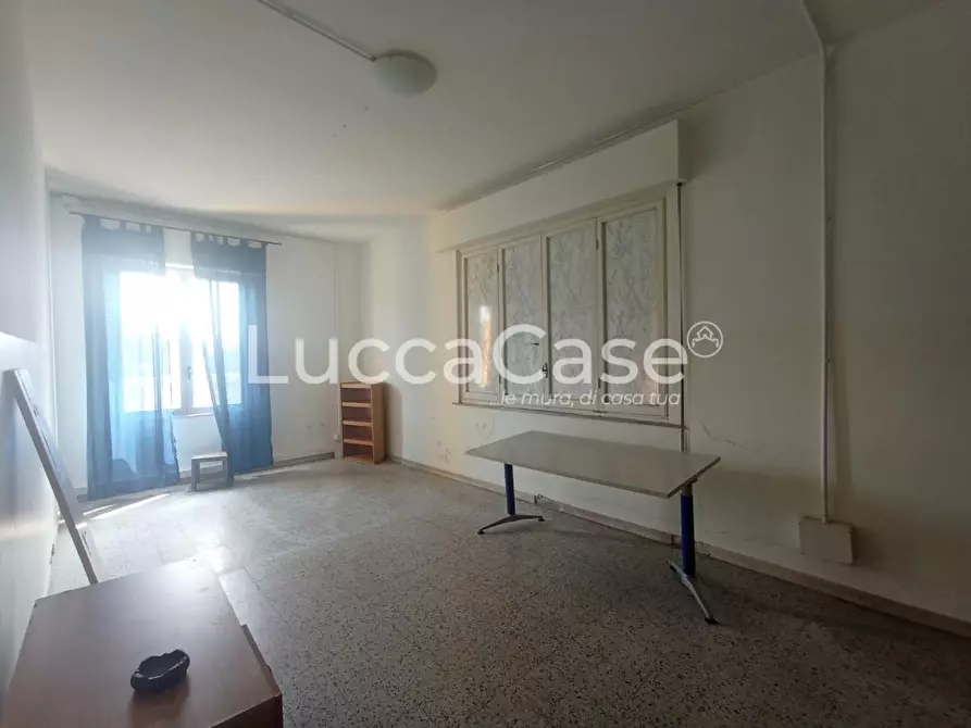 Immagine 11 di Ufficio in affitto  a Lucca