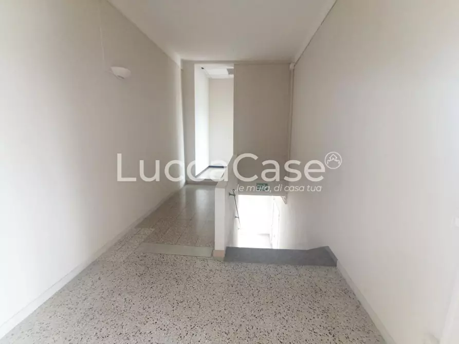 Immagine 20 di Ufficio in affitto  a Lucca