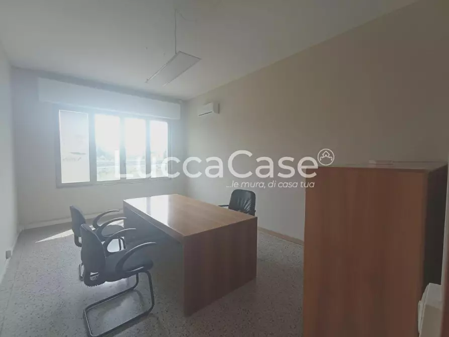 Immagine 9 di Ufficio in affitto  a Lucca
