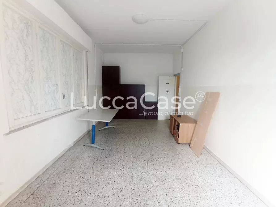 Immagine 12 di Ufficio in affitto  a Lucca