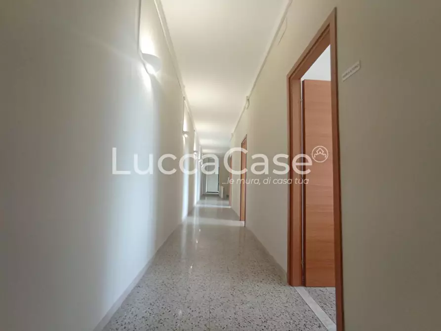 Immagine 16 di Ufficio in affitto  a Lucca