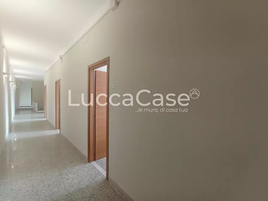 Immagine 15 di Ufficio in affitto  a Lucca