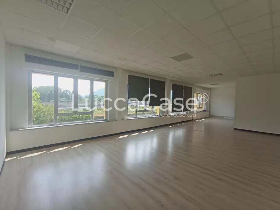 Immagine 2 di Ufficio in affitto  a Lucca