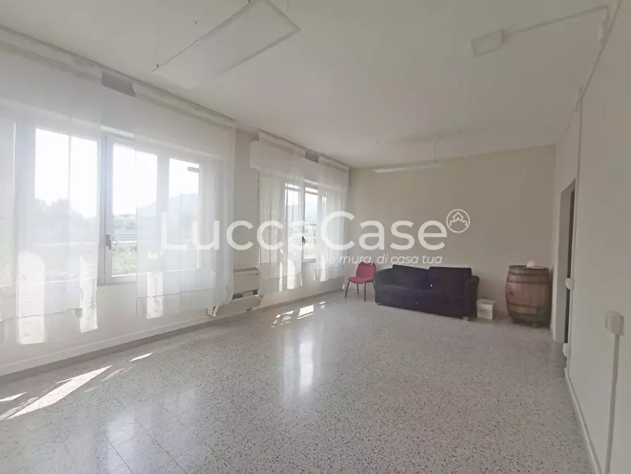 Immagine 19 di Ufficio in affitto  a Lucca