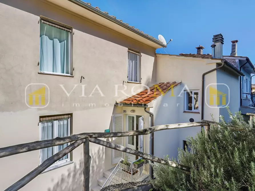 Immagine 1 di Terratetto in vendita  a Lucca