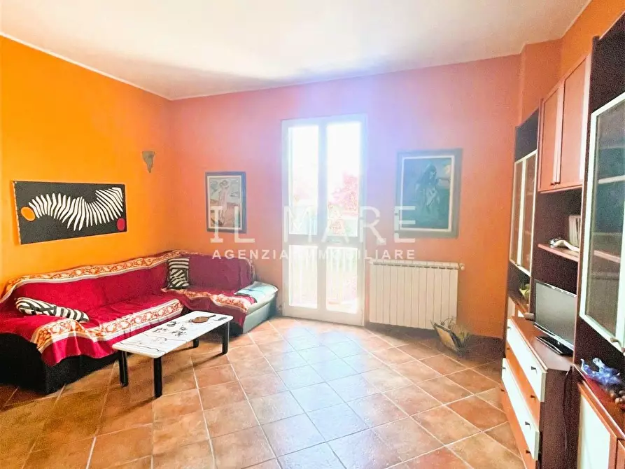 Immagine 4 di Casa semindipendente in vendita  a Massa