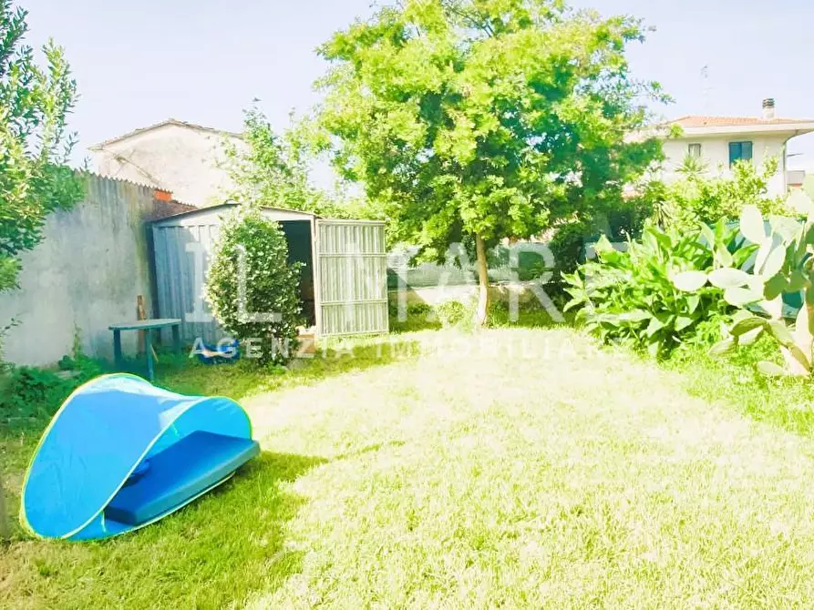 Immagine 14 di Casa semindipendente in vendita  a Massa