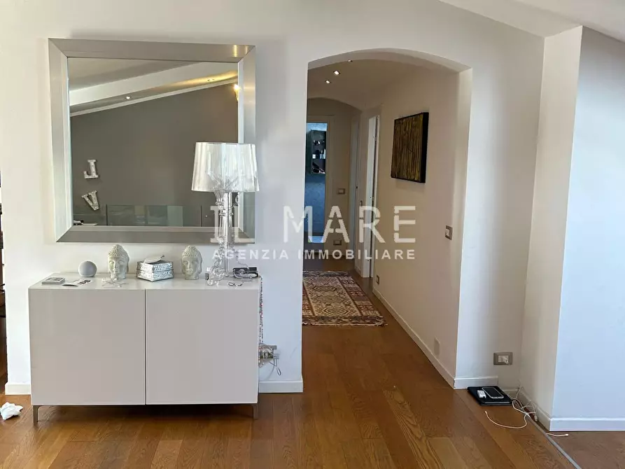 Immagine 2 di Appartamento in vendita  a Massa