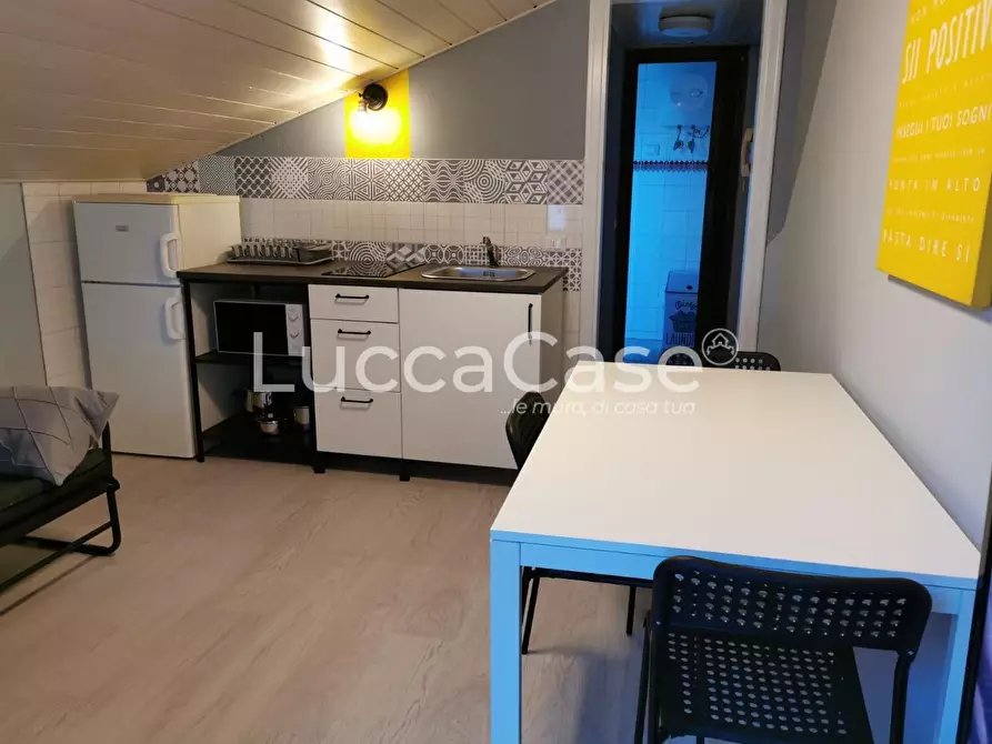 Immagine 3 di Mansarda in vendita  a Lucca