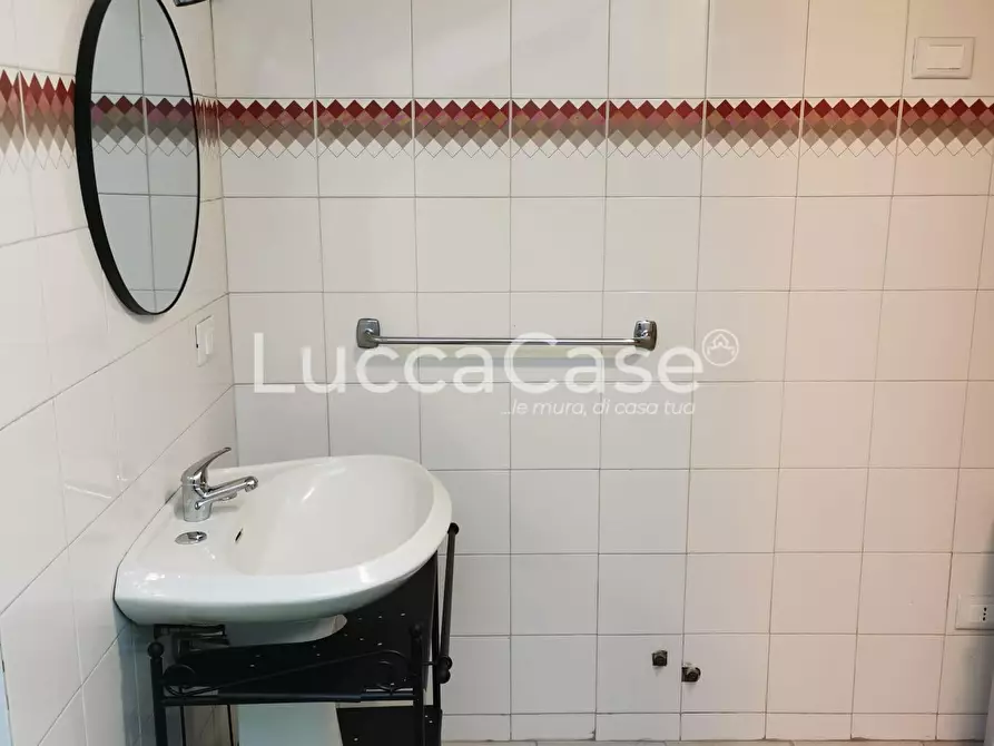 Immagine 2 di Mansarda in vendita  a Lucca