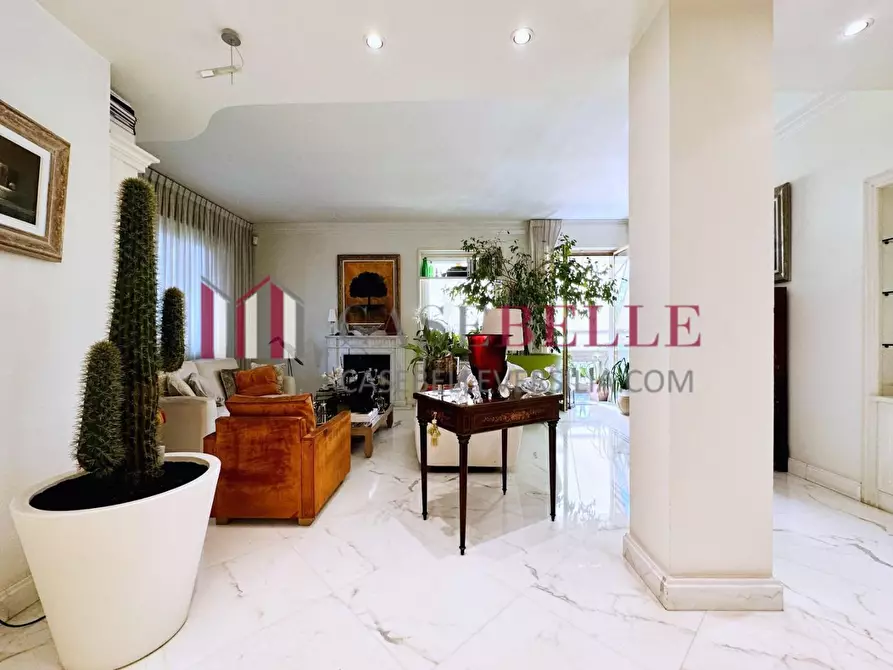 Immagine 2 di Mansarda in vendita  a Massa