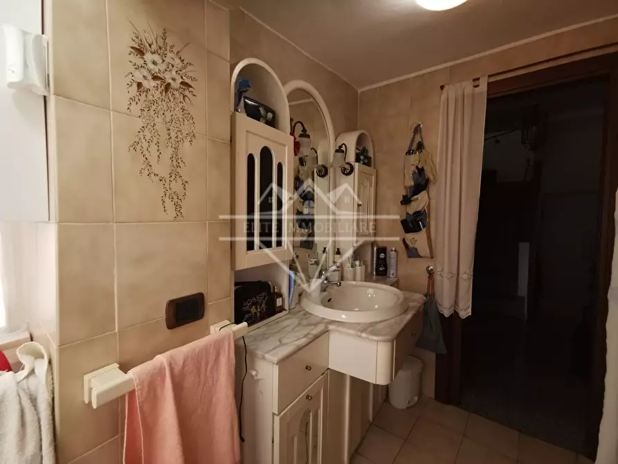 Immagine 16 di Porzione di casa in vendita  a Carrara