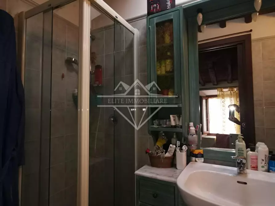 Immagine 18 di Porzione di casa in vendita  a Carrara