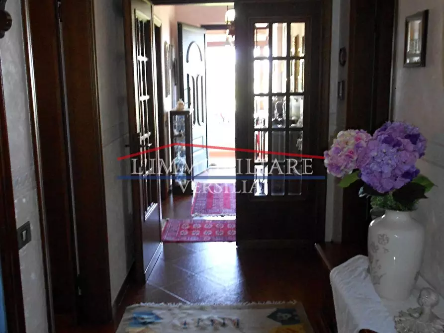 Immagine 76 di Villa in vendita  a Massa