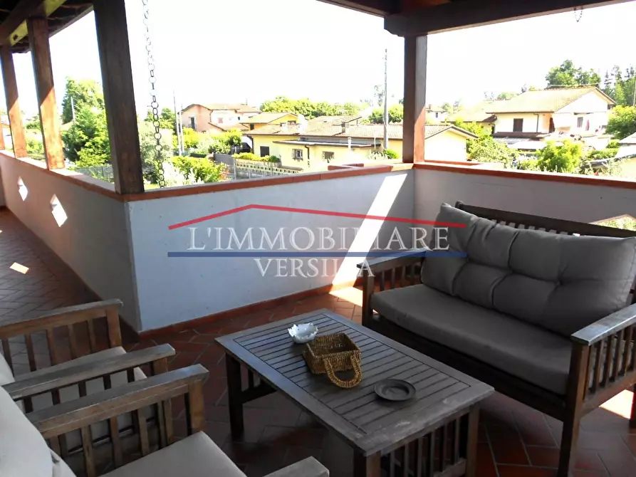 Immagine 61 di Villa in vendita  a Massa