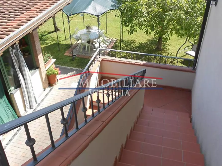 Immagine 8 di Villa in vendita  a Massa