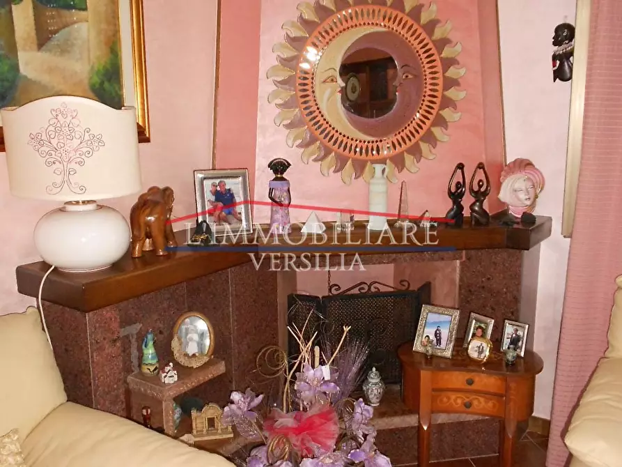 Immagine 63 di Villa in vendita  a Massa