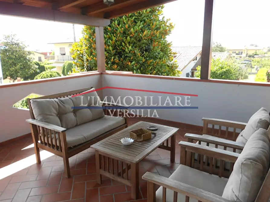 Immagine 58 di Villa in vendita  a Massa