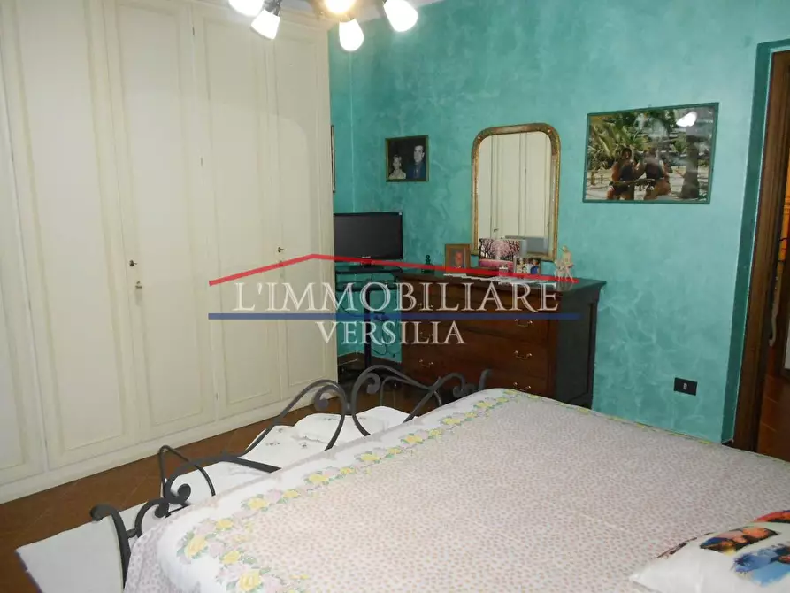 Immagine 71 di Villa in vendita  a Massa