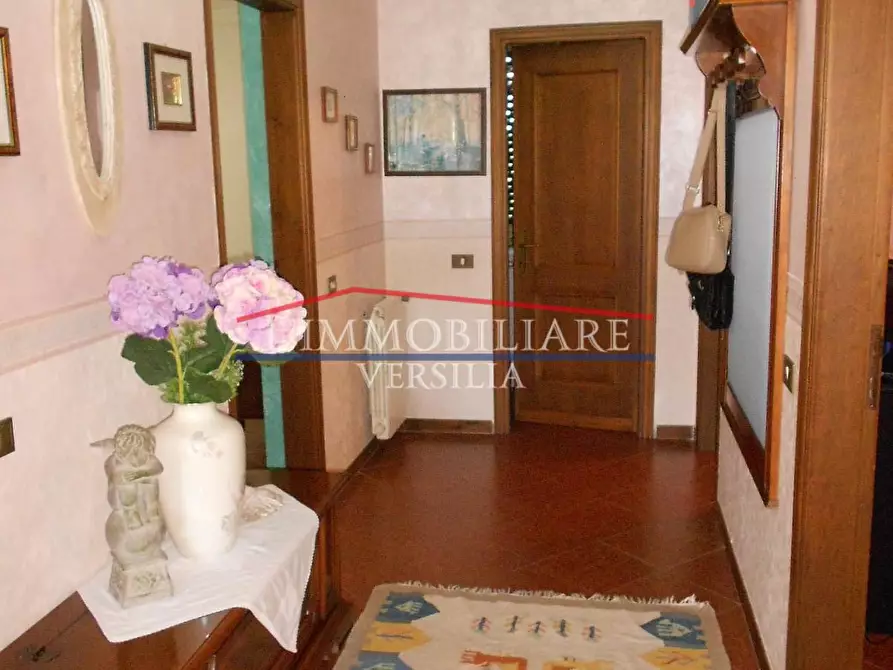 Immagine 67 di Villa in vendita  a Massa