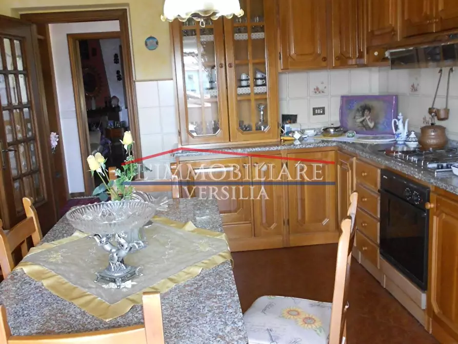 Immagine 56 di Villa in vendita  a Massa