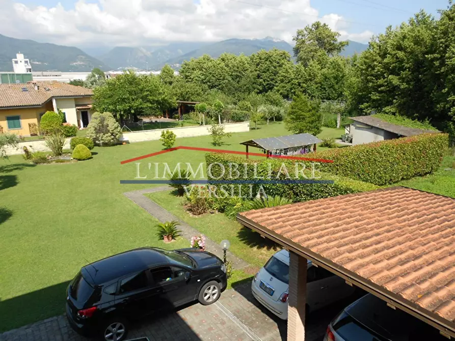 Immagine 51 di Villa in vendita  a Massa
