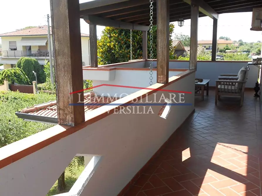 Immagine 57 di Villa in vendita  a Massa
