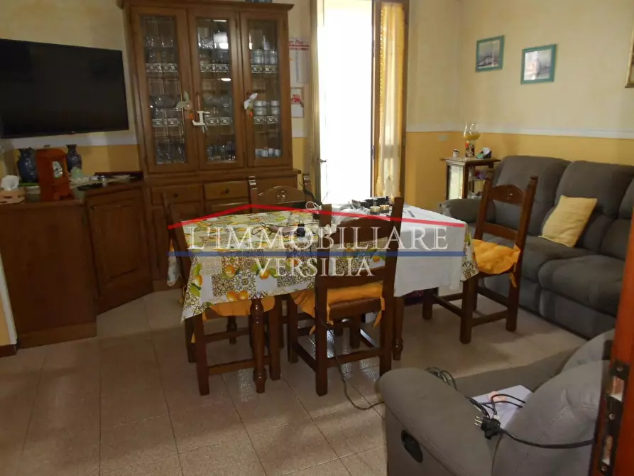 Immagine 32 di Villa in vendita  a Massa