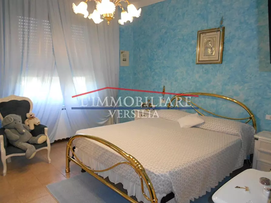 Immagine 18 di Villa in vendita  a Massa