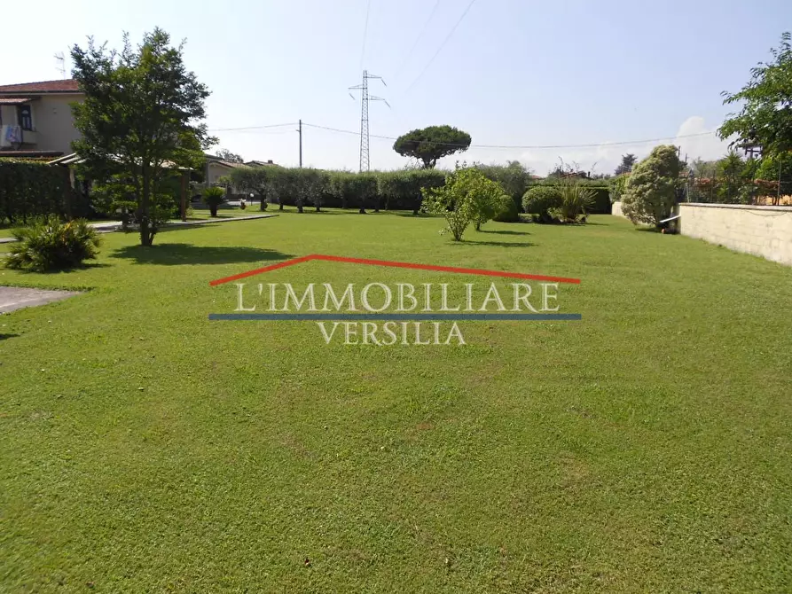 Immagine 12 di Villa in vendita  a Massa