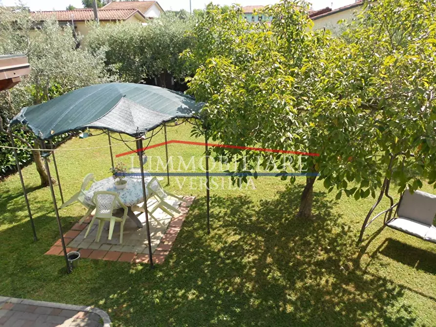 Immagine 50 di Villa in vendita  a Massa