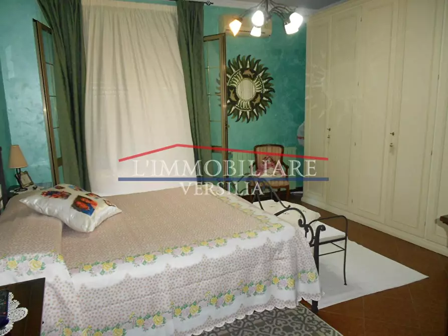 Immagine 69 di Villa in vendita  a Massa