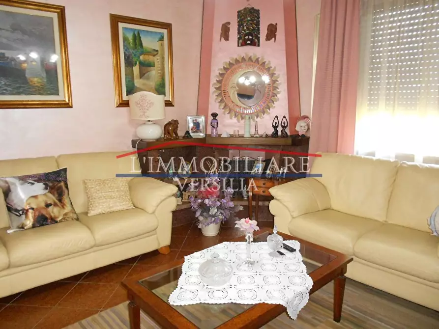 Immagine 65 di Villa in vendita  a Massa