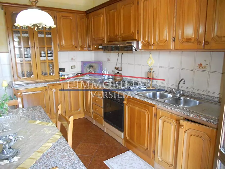 Immagine 54 di Villa in vendita  a Massa