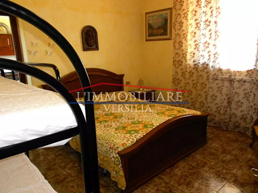 Immagine 37 di Villa in vendita  a Massa