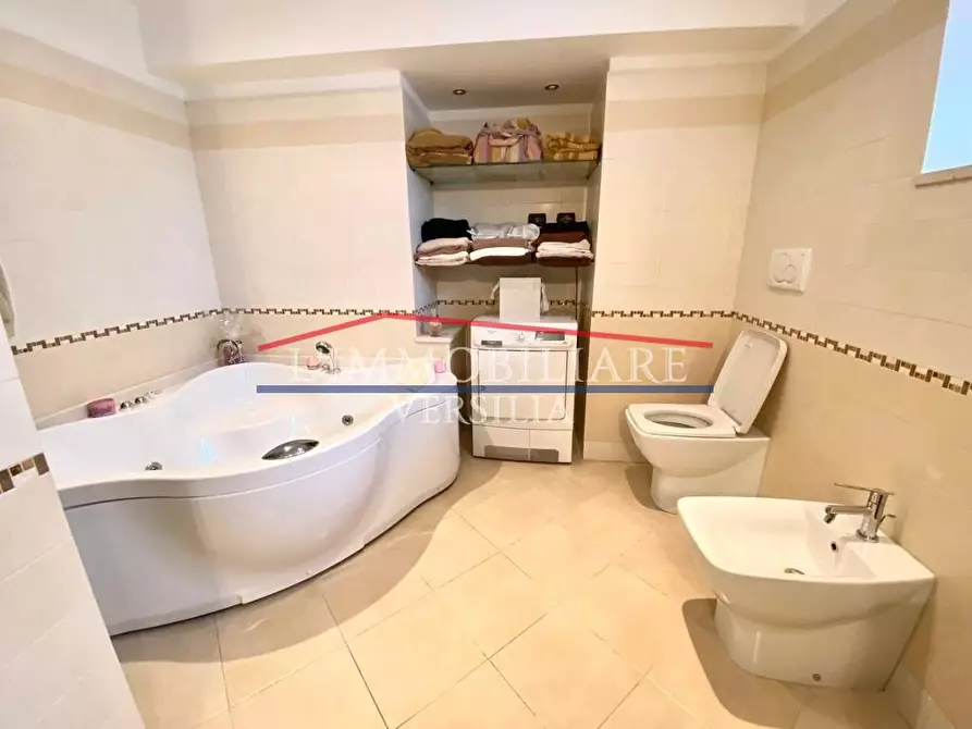 Immagine 13 di Casa semindipendente in vendita  a Massa