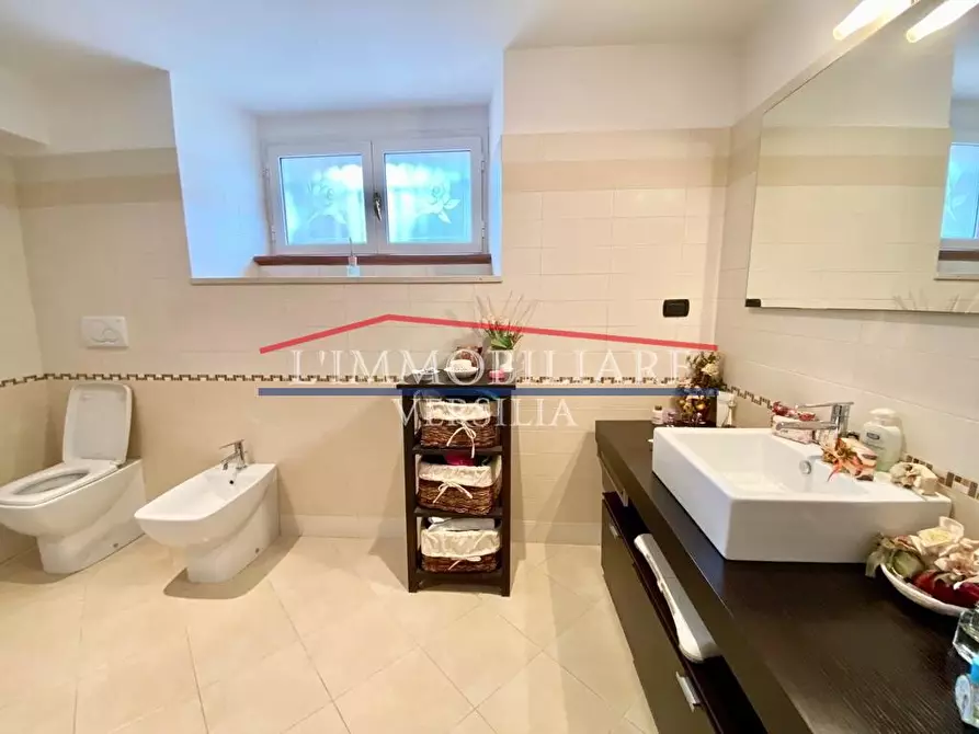 Immagine 11 di Casa semindipendente in vendita  a Massa