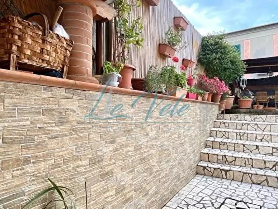 Immagine 4 di Casa semindipendente in vendita  a Massa