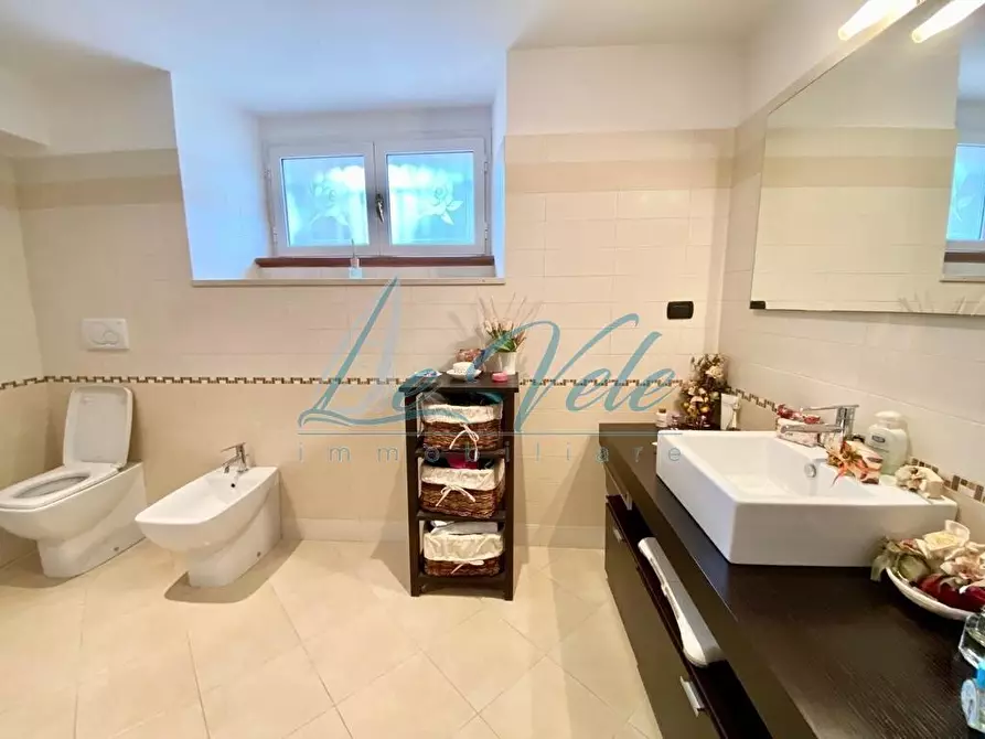 Immagine 11 di Casa semindipendente in vendita  a Massa