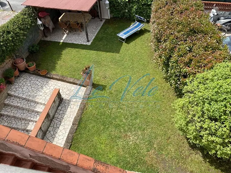 Immagine 3 di Casa semindipendente in vendita  a Massa