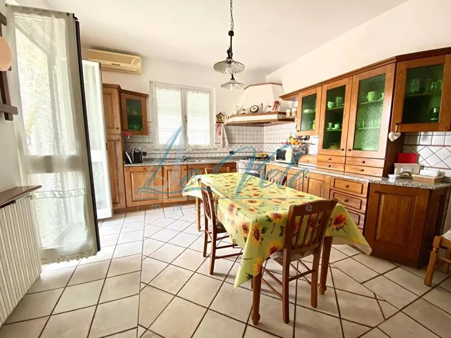 Immagine 2 di Casa semindipendente in vendita  a Massa